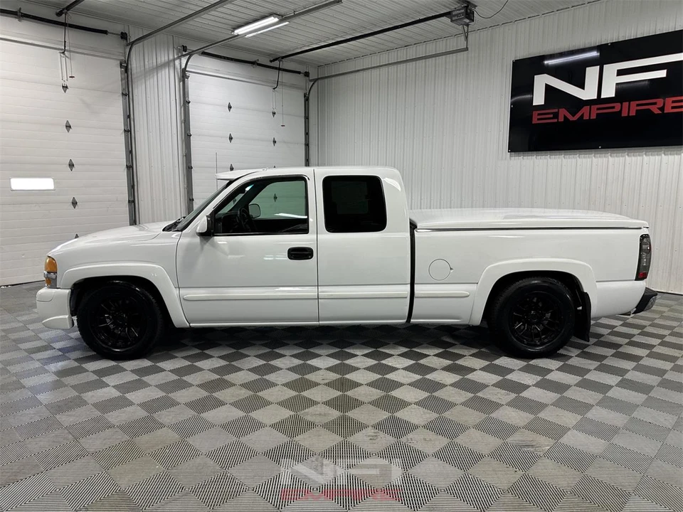 1999 GMC Sierra 2nd Gen - Image 2 of 31
