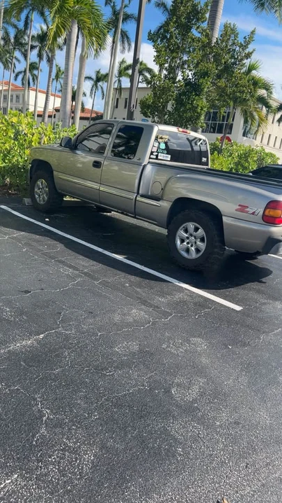 1999 GMC Sierra 1st Gen - Image 2 of 2
