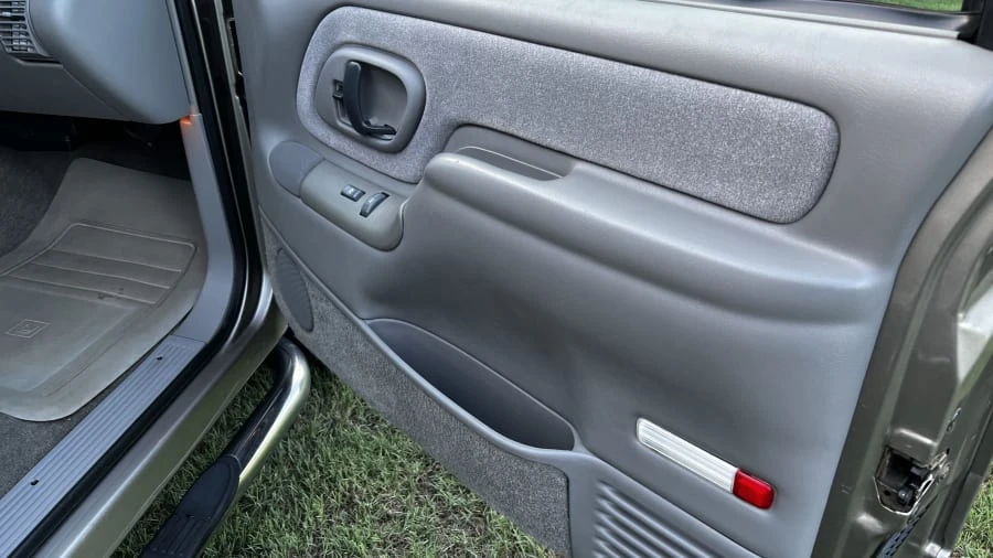 1999 GMC Sierra 2nd Gen - Image 7 of 11