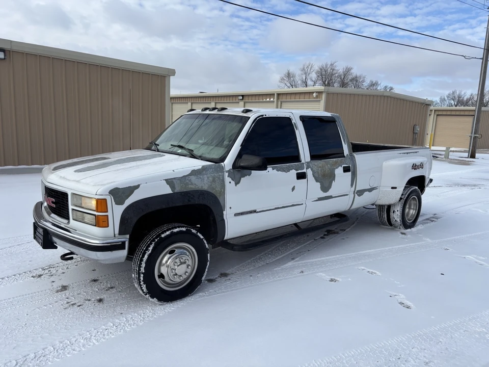 1999 GMC Sierra 1st Gen - Image 2 of 12