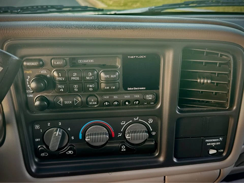 1999 GMC Sierra 1st Gen - Image 11 of 20