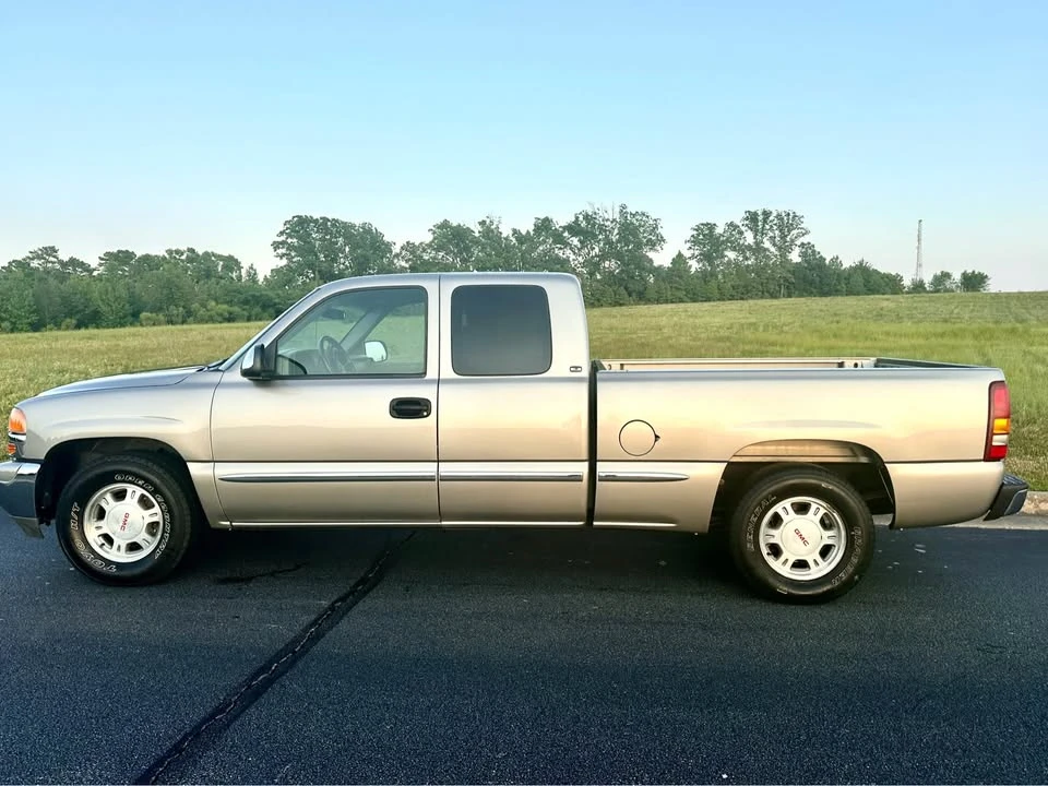 1999 GMC Sierra 1st Gen - Image 2 of 20