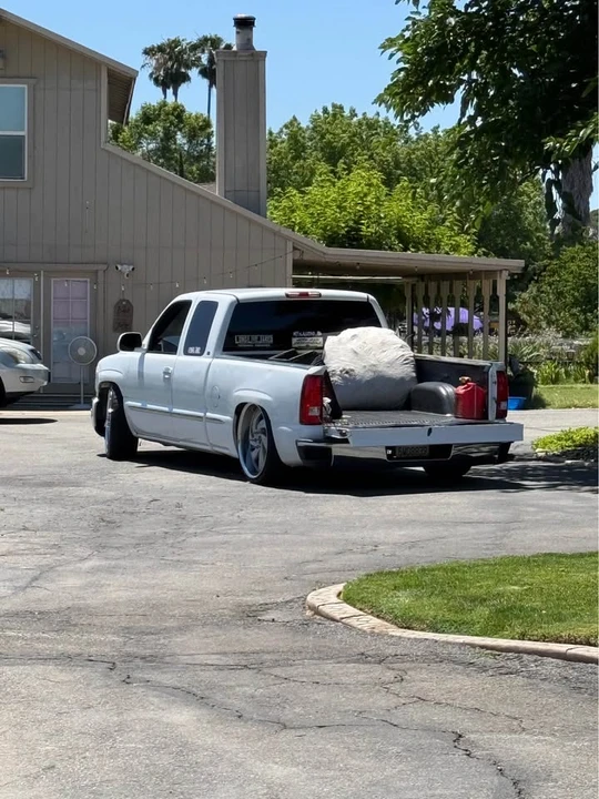 1999 GMC Sierra 1st Gen - Image 4 of 9