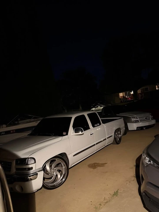 1999 GMC Sierra 1st Gen - Image 2 of 9