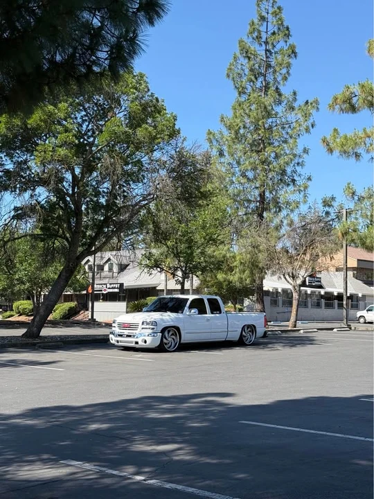 1999 GMC Sierra 1st Gen - Image 3 of 9