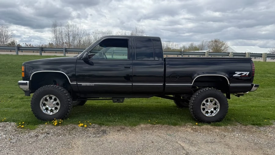1999 GMC Sierra 1st Gen - Image 2 of 12