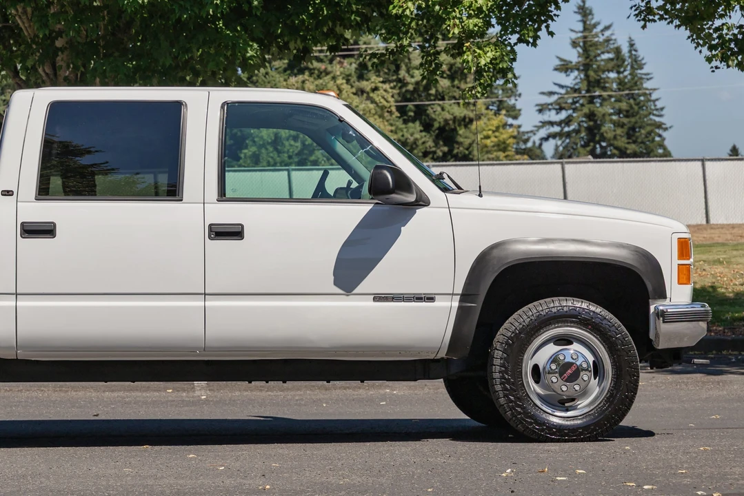 1999 GMC Sierra Heavy Duty 2nd Gen - Image 30 of 31