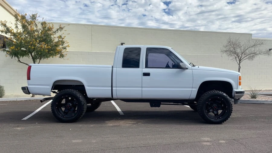 1999 GMC Sierra 2nd Gen - Image 2 of 9