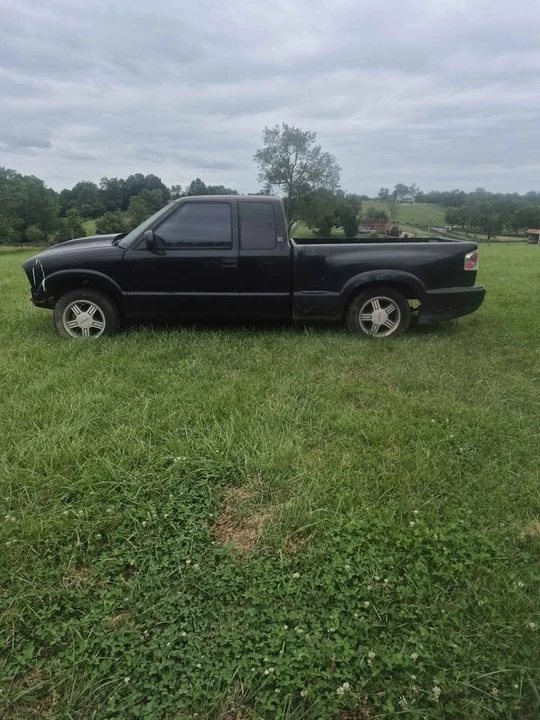 1999 GMC S-15/Sonoma - Image 2 of 10