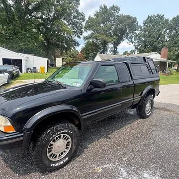 1999 GMC Sonoma Extended Cab SLS Pickup 3D 6 ft