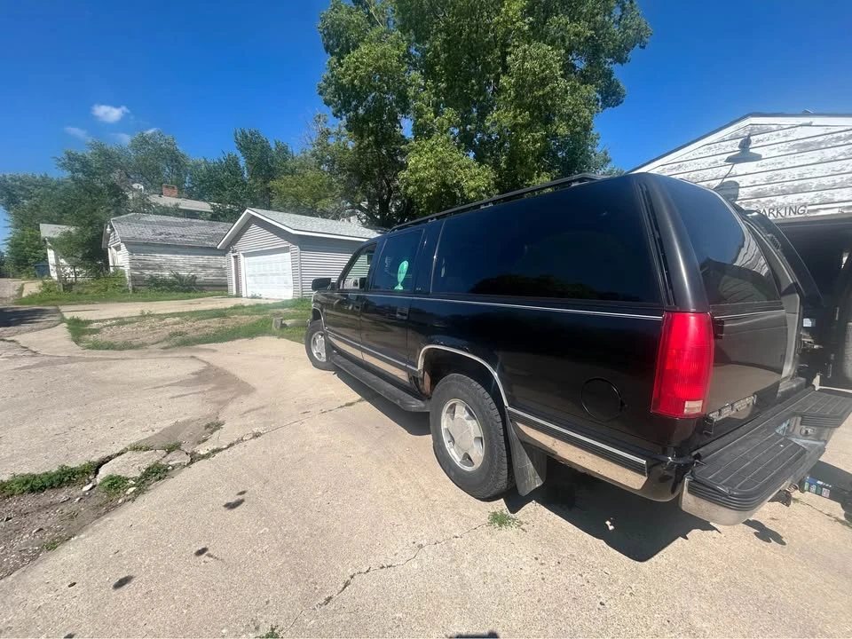 1999 GMC Suburban - Image 3 of 7