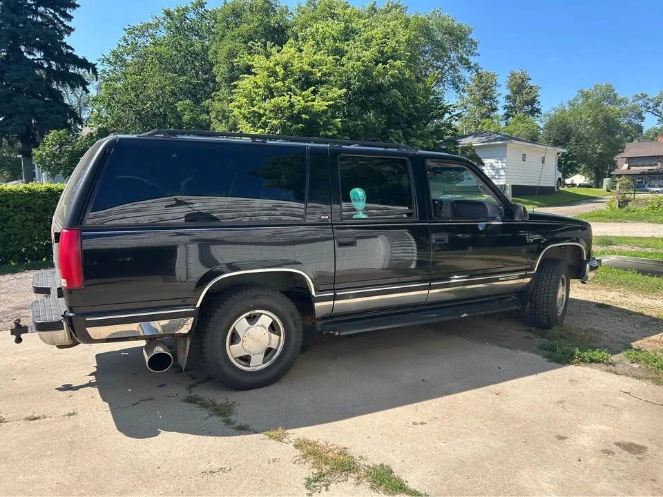 1999 GMC Suburban - Image 2 of 7
