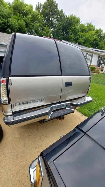 1999 GMC Suburban 8th Gen - Image 4 of 10