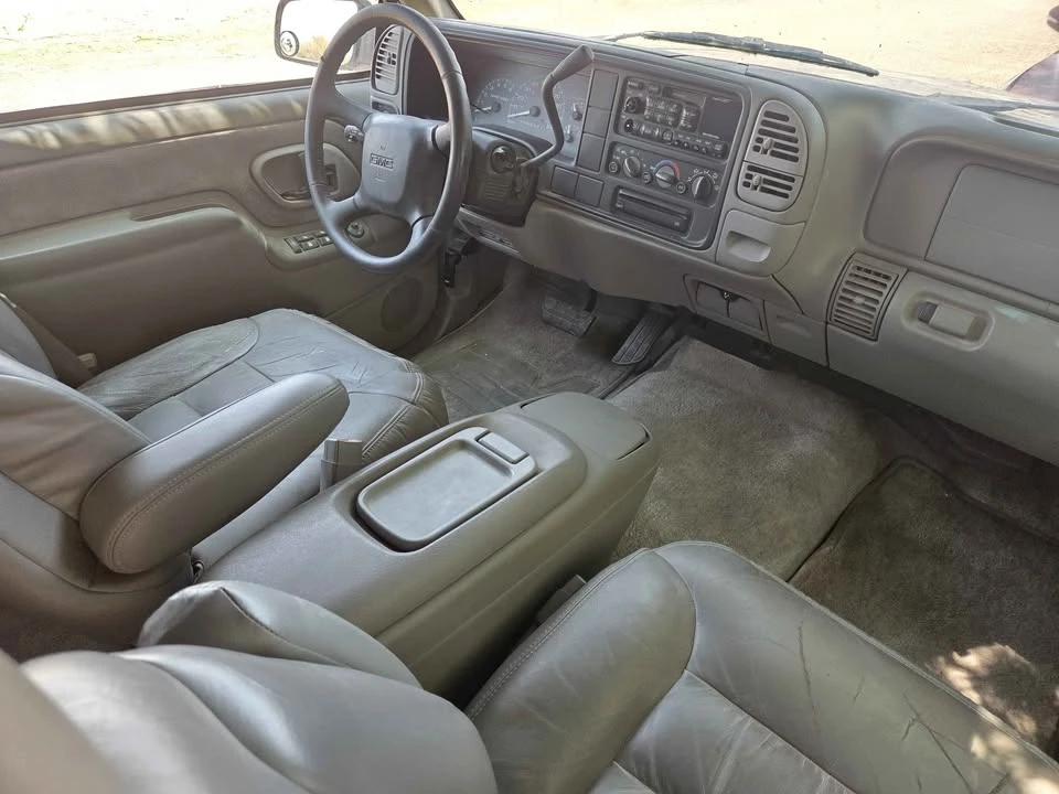 1999 GMC Suburban 8th Gen - Image 2 of 6