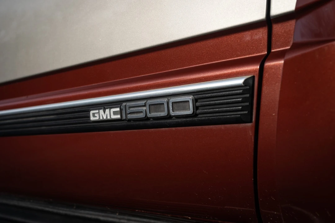 1999 GMC Suburban 8th Gen - Image 28 of 31
