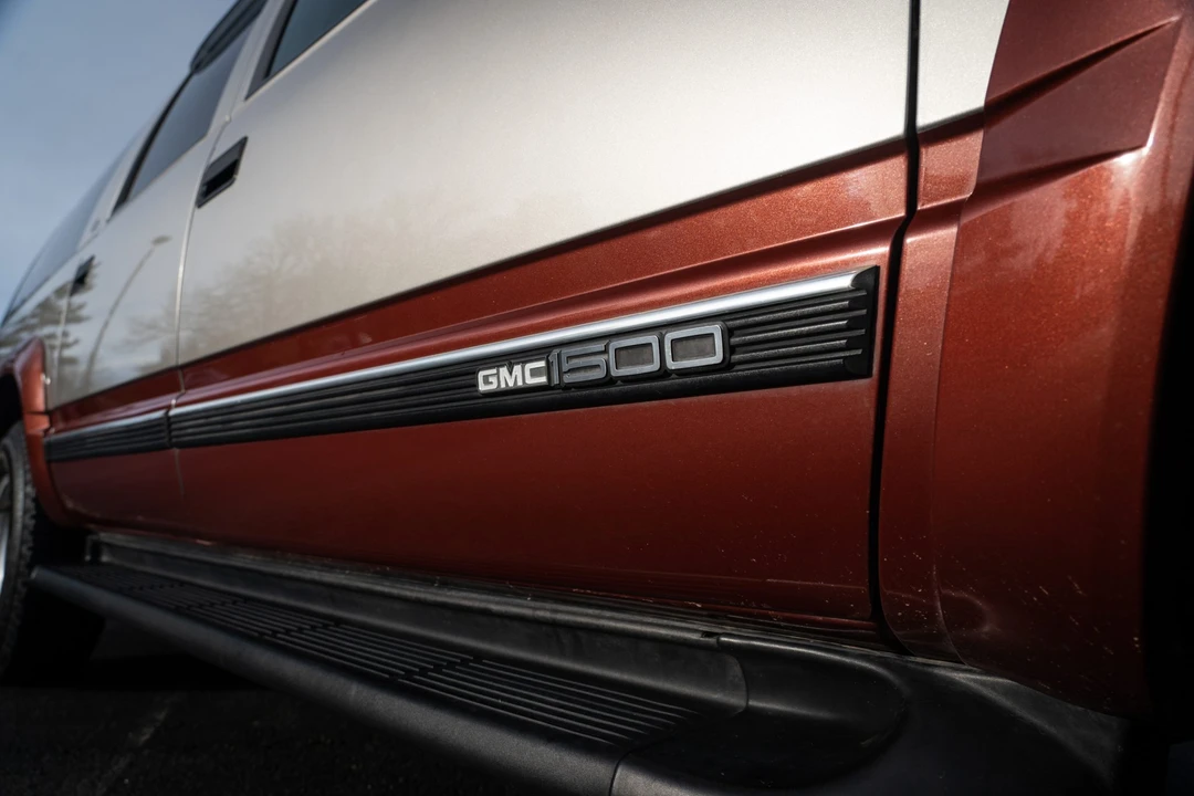 1999 GMC Suburban 8th Gen - Image 23 of 31