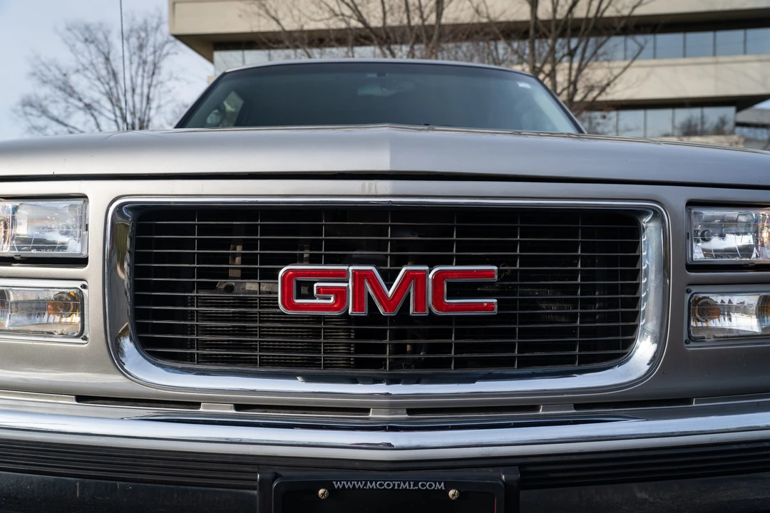 1999 GMC Suburban 8th Gen - Image 14 of 31