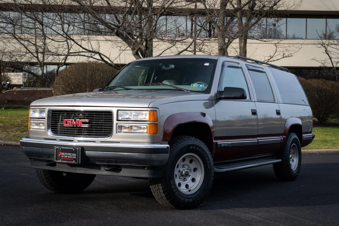 1999 GMC Suburban 8th Gen - Image 2 of 31