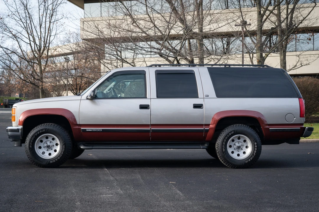 1999 GMC Suburban 8th Gen - Image 3 of 31