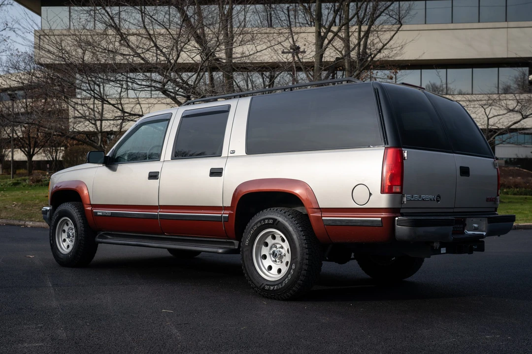 1999 GMC Suburban 8th Gen - Image 4 of 31