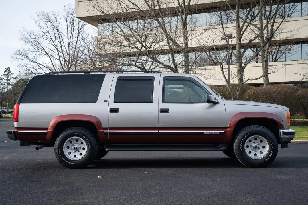 1999 GMC Suburban 8th Gen - Image 8 of 31