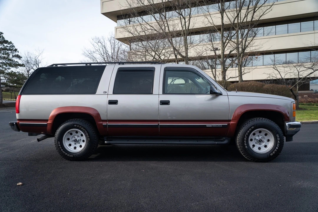 1999 GMC Suburban 8th Gen - Image 9 of 31