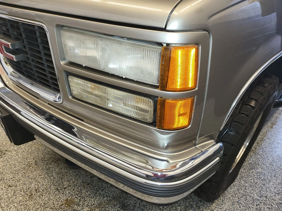 1999 GMC Suburban 8th Gen - Image 12 of 31