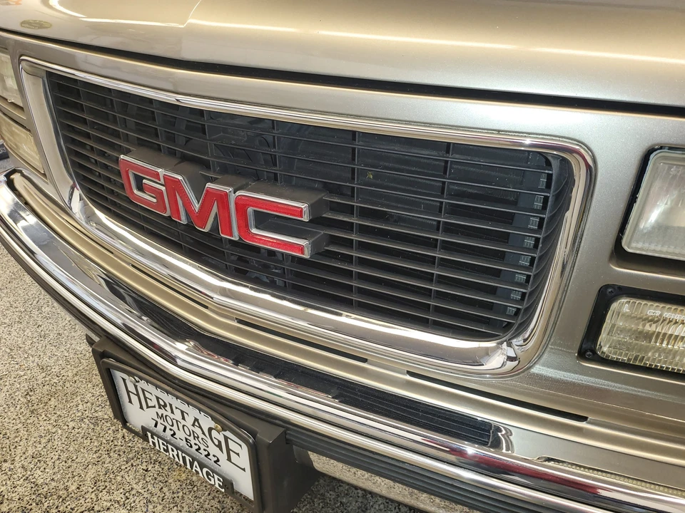 1999 GMC Suburban 8th Gen - Image 14 of 31