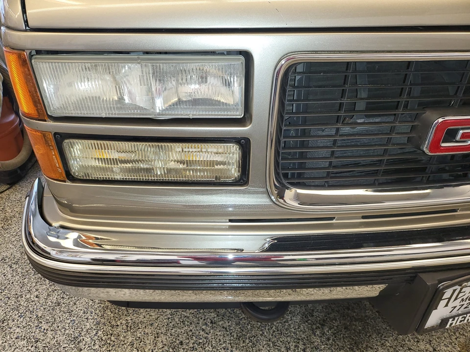 1999 GMC Suburban 8th Gen - Image 13 of 31