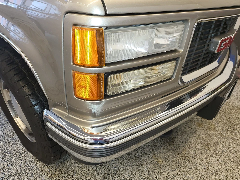1999 GMC Suburban 8th Gen - Image 11 of 31