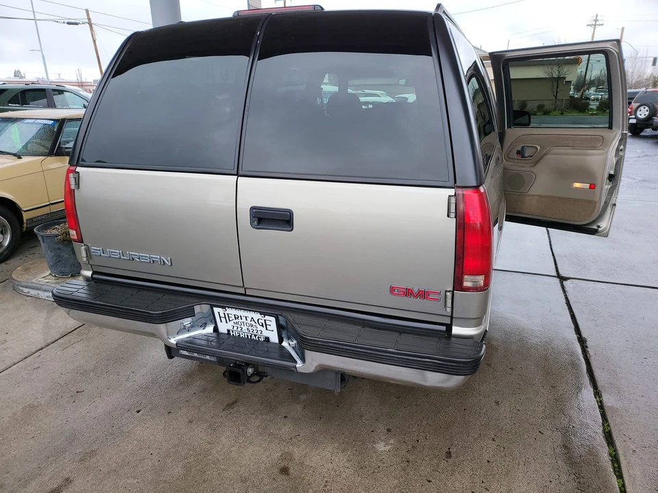 1999 GMC Suburban 8th Gen - Image 6 of 31