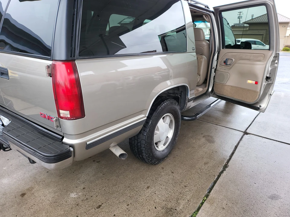 1999 GMC Suburban 8th Gen - Image 15 of 31