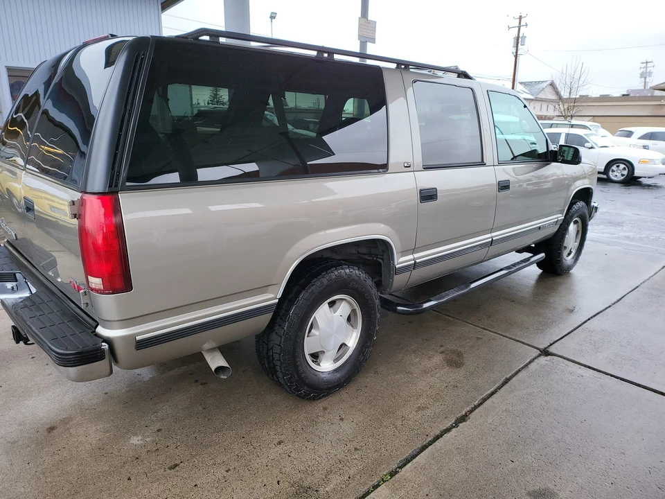 1999 GMC Suburban 8th Gen - Image 7 of 31