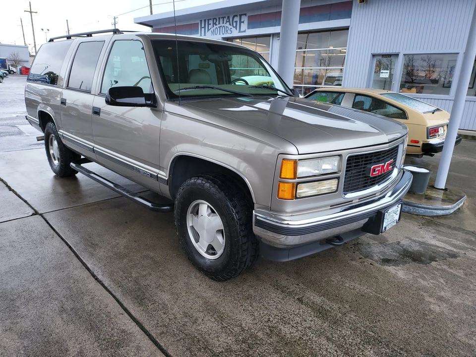 1999 GMC Suburban 8th Gen - Image 9 of 31