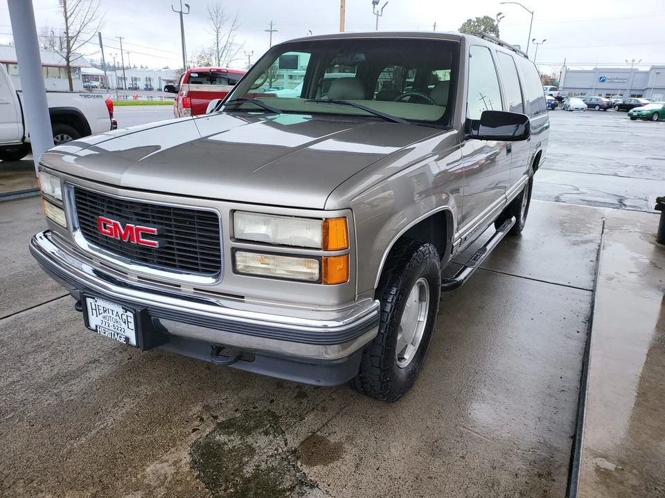1999 GMC Suburban 8th Gen - Image 2 of 31