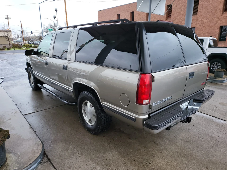 1999 GMC Suburban 8th Gen - Image 5 of 31