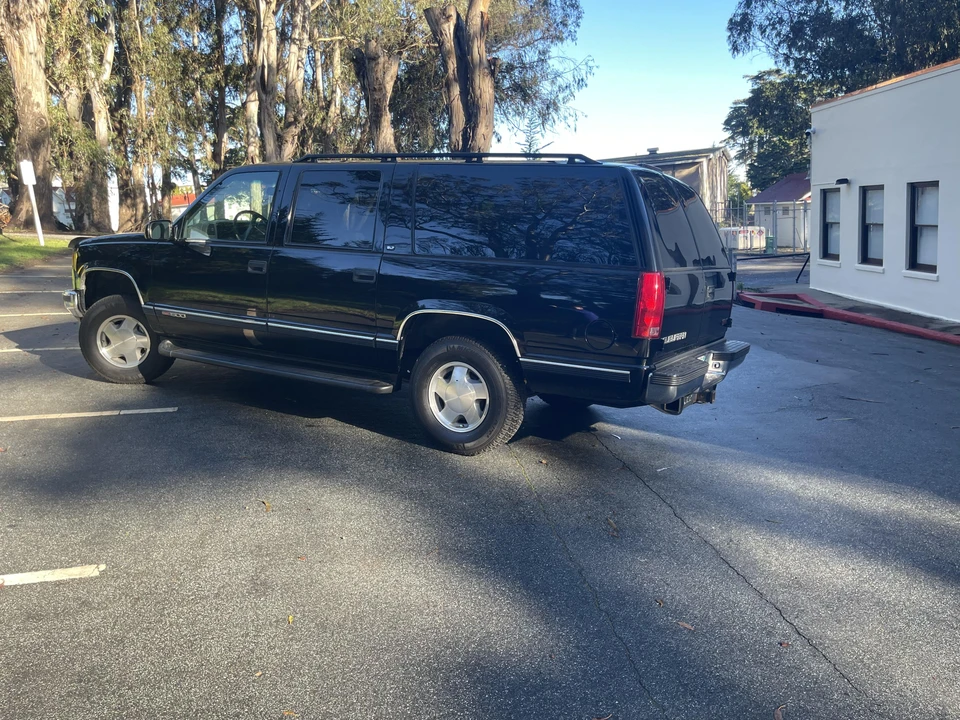 1999 GMC Suburban 8th Gen - Image 9 of 17