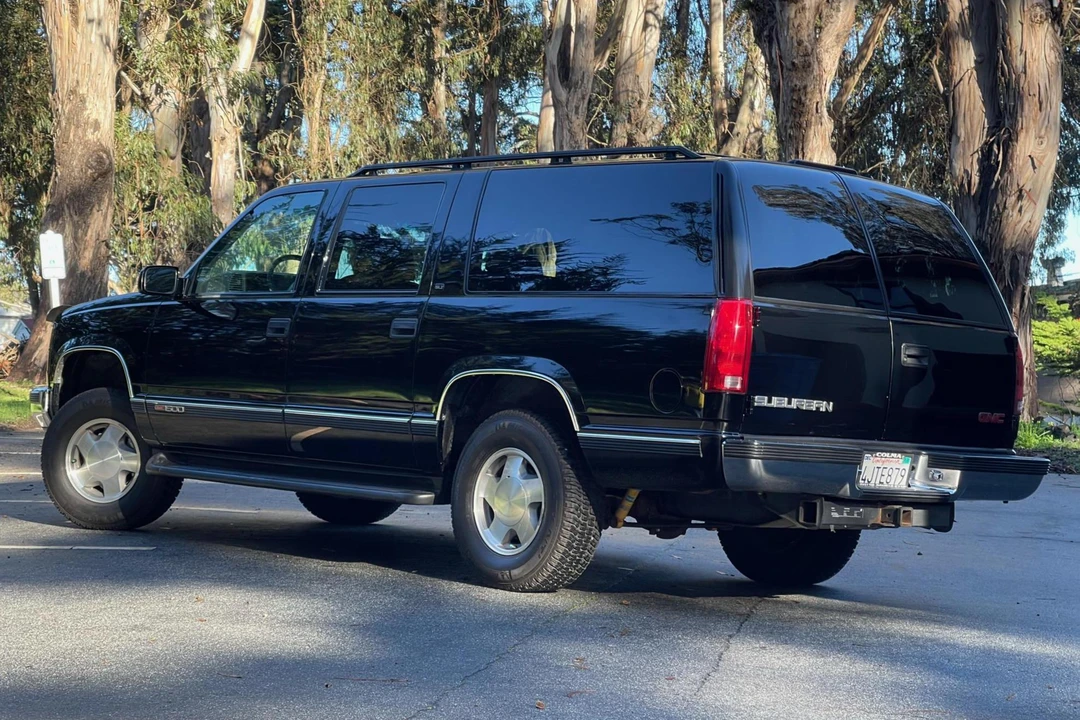 1999 GMC Suburban 8th Gen - Image 4 of 17