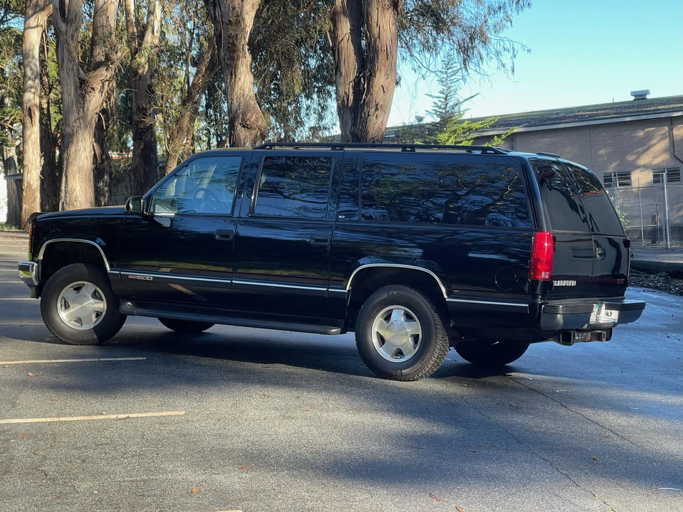 1999 GMC Suburban 8th Gen - Image 8 of 17