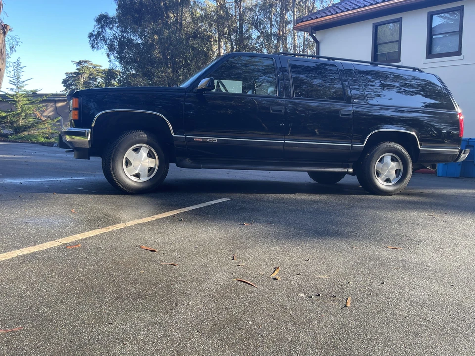 1999 GMC Suburban 8th Gen - Image 6 of 17