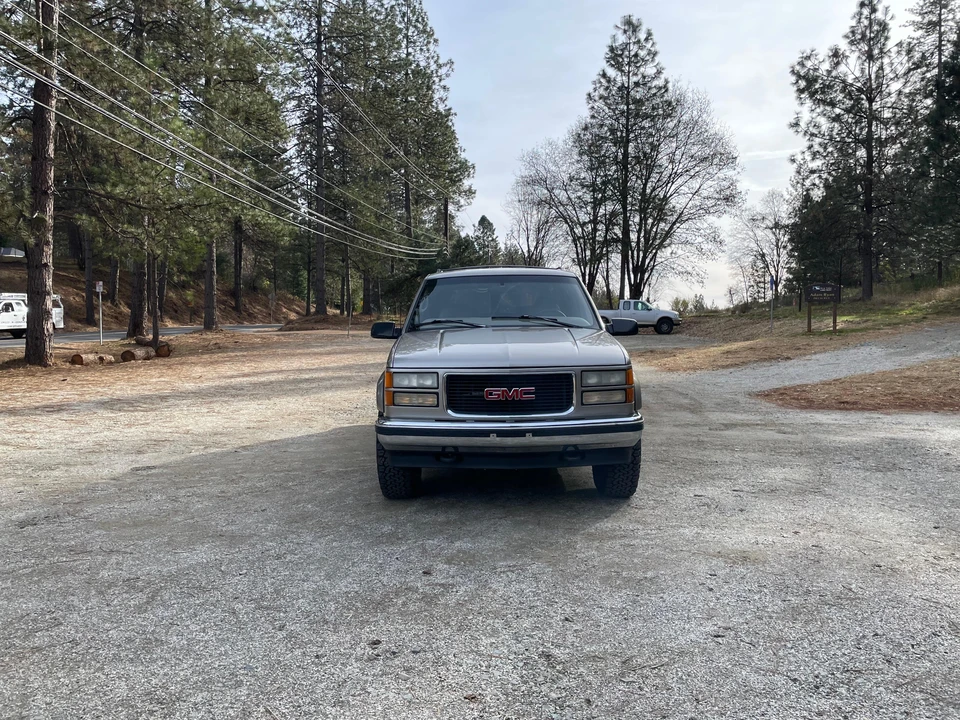 1999 GMC Suburban 8th Gen - Image 6 of 31