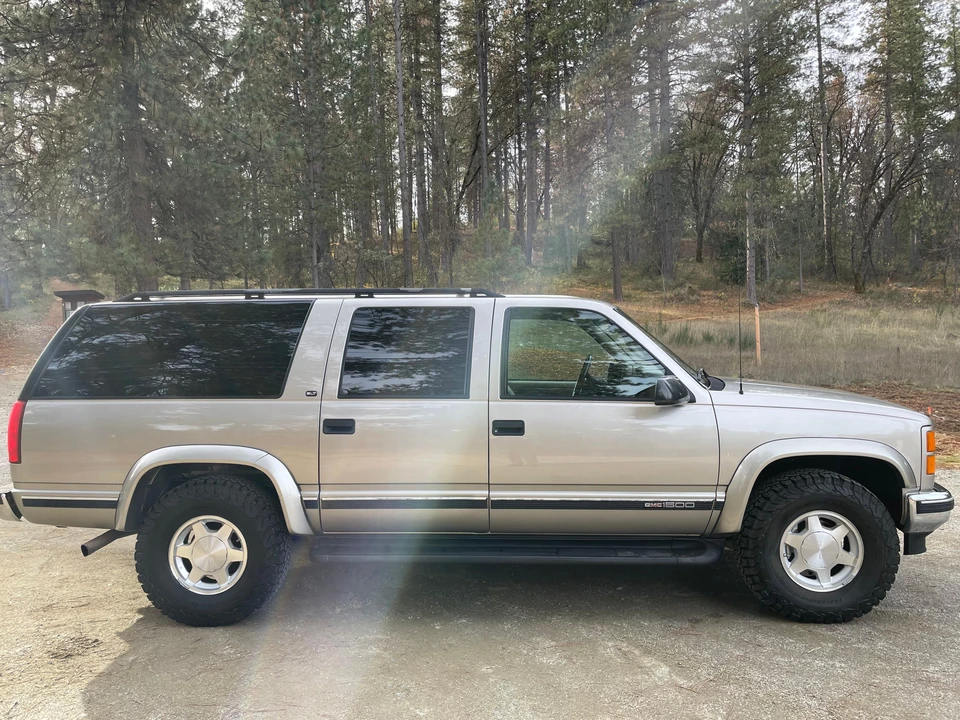 1999 GMC Suburban 8th Gen - Image 18 of 31