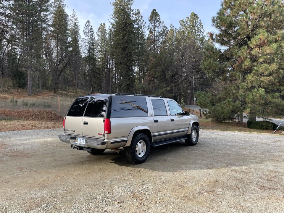 1999 GMC Suburban 8th Gen - Image 16 of 31