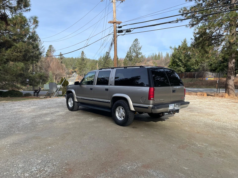 1999 GMC Suburban 8th Gen - Image 13 of 31
