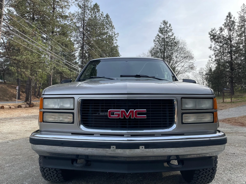 1999 GMC Suburban 8th Gen - Image 8 of 31