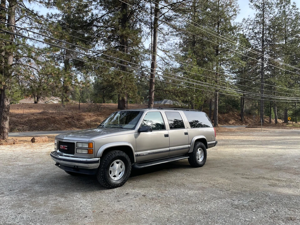 1999 GMC Suburban 8th Gen - Image 10 of 31