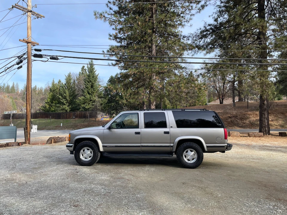 1999 GMC Suburban 8th Gen - Image 11 of 31