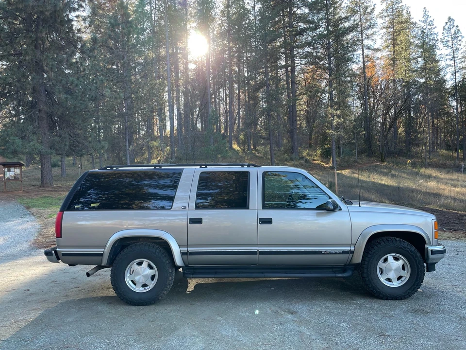 1999 GMC Suburban 8th Gen - Image 17 of 31