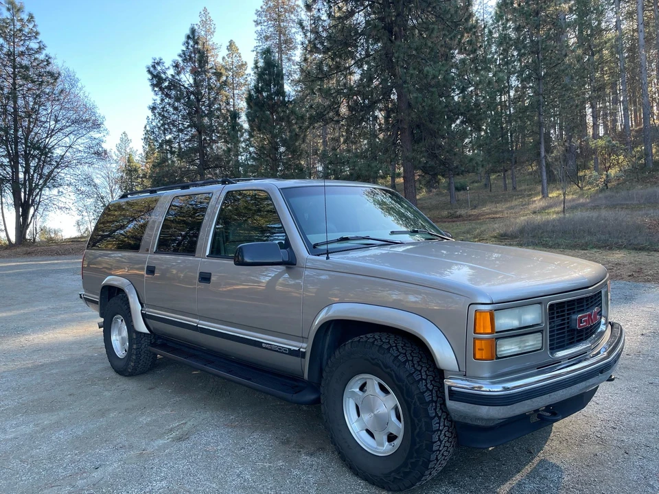 1999 GMC Suburban 8th Gen - Image 19 of 31