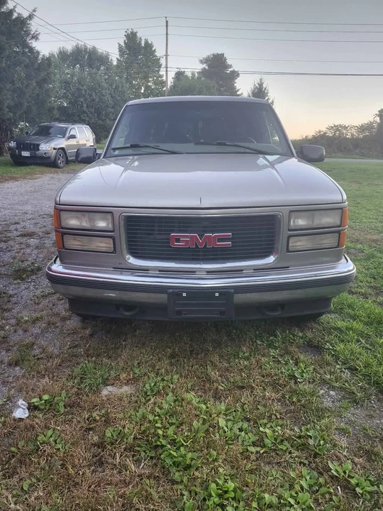 1999 GMC Suburban 8th Gen - Image 4 of 5